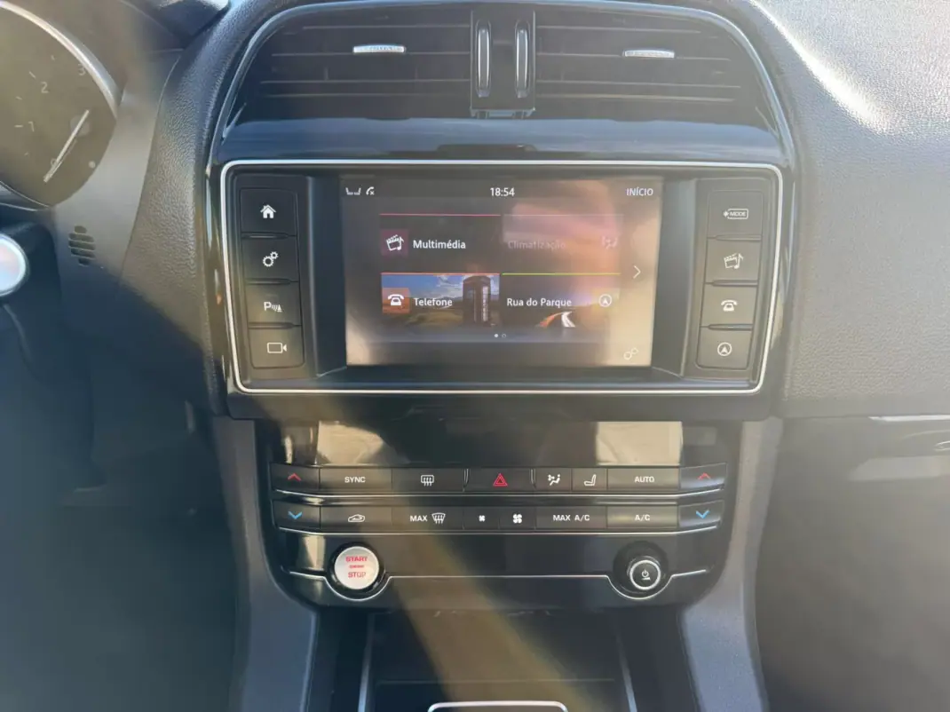 Jaguar F-Pace 2017 - 24900 EUR, 184000 km - AUTO.MOTO.pt - 184000km - foto 14 de 19