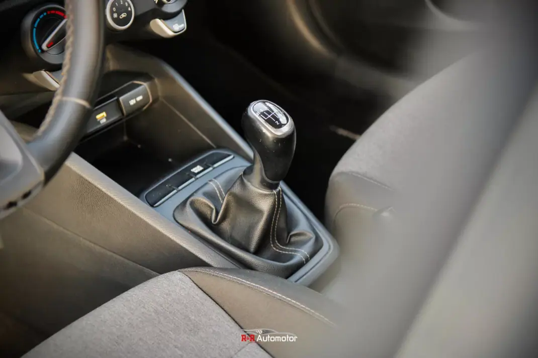 Kia Stonic 2021 - 13990 EUR, 128000 km - AUTO.MOTO.pt - 128000km - foto 12 de 29