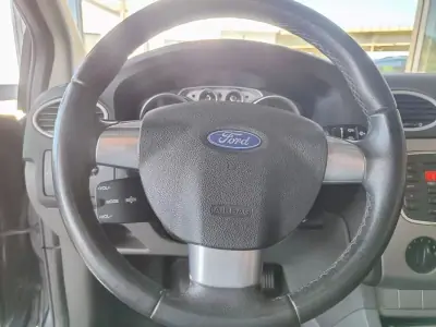 Ford Focus 2011 - 6750 EUR, 180000 km - AUTO.MOTO.pt - 180000km - foto 25 de 29