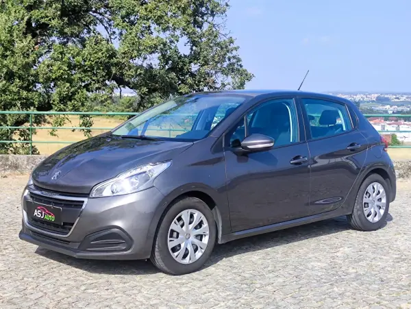Peugeot 208 2019 - 8250 EUR, 213927 km - AUTO.MOTO.pt - 213927km - foto 2 de 22