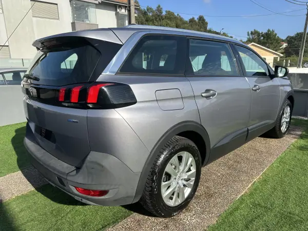 Peugeot 5008 2017 - 14900 EUR, 200000 km - AUTO.MOTO.pt - 200000km - foto 9 de 63