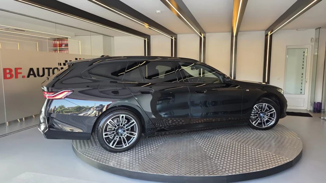 BMW 530e 2024 - 64900 EUR, 8152 km - AUTO.MOTO.pt - 8152km - foto 8 de 59