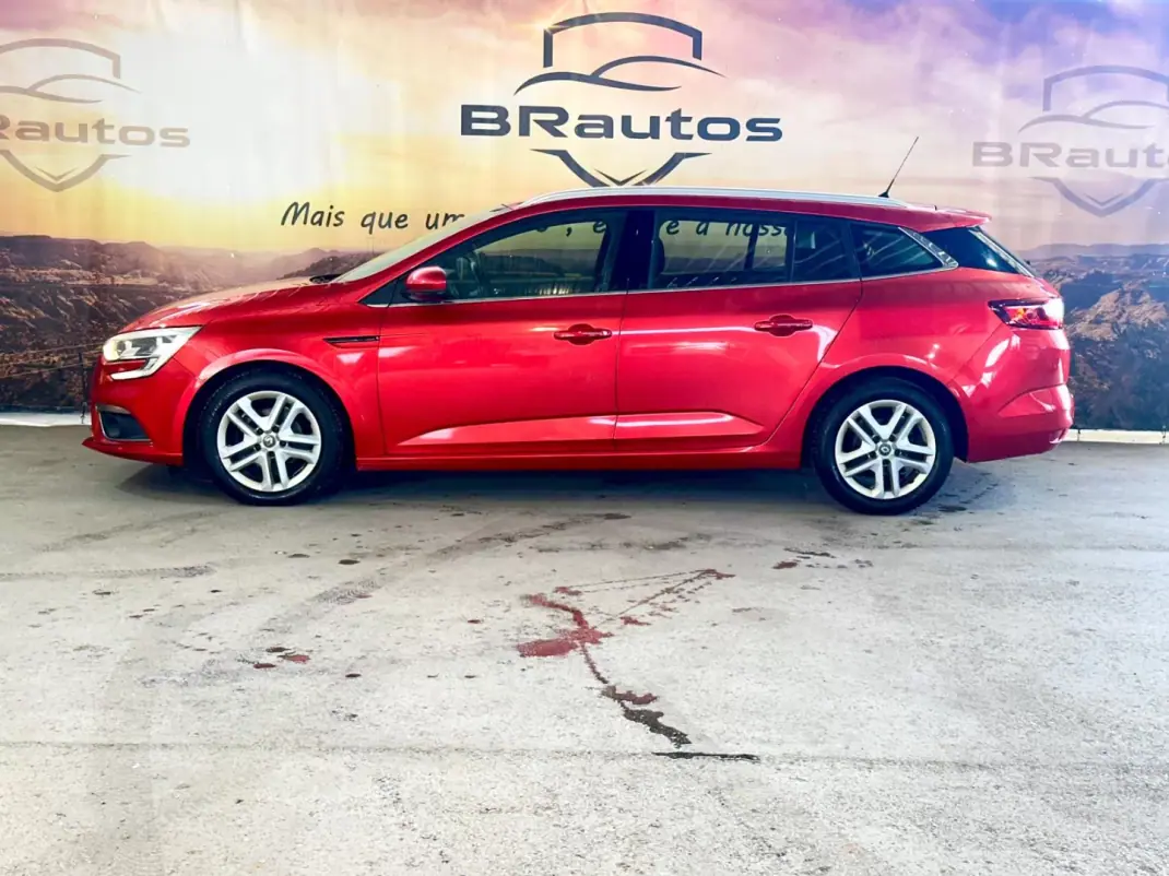 Renault Mégane Sport Tourer 2018 - 14900 EUR, 110134 km - AUTO.MOTO.pt - 110134km - foto 4 de 27