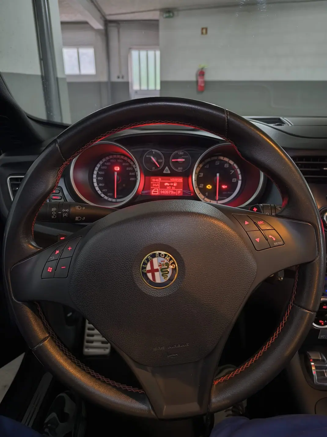Alfa Romeo Giulietta 2013 - 11500 EUR, 140000 km - AUTO.MOTO.pt - 140000km - foto 11 de 14