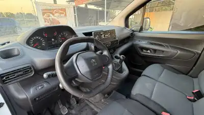 Peugeot PARTNER GIRAFON 2020 - 12990 EUR, 130000 km - AUTO.MOTO.pt - 130000km - foto 20 de 23