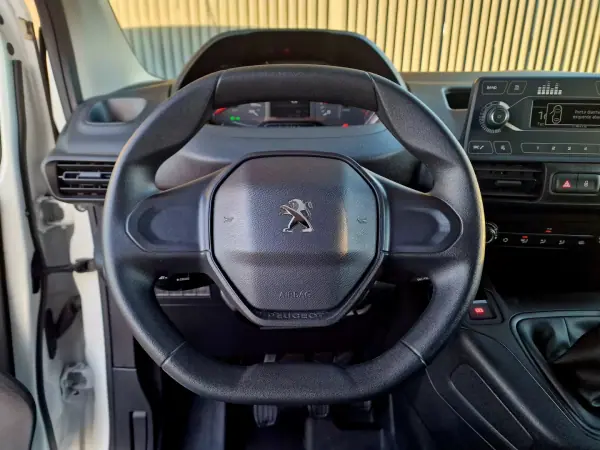 Peugeot Partner 1.5 BlueHdi 100cv 2021 - 13990 EUR, 106734 km - AUTO.MOTO.pt - 106734km - foto 13 de 25