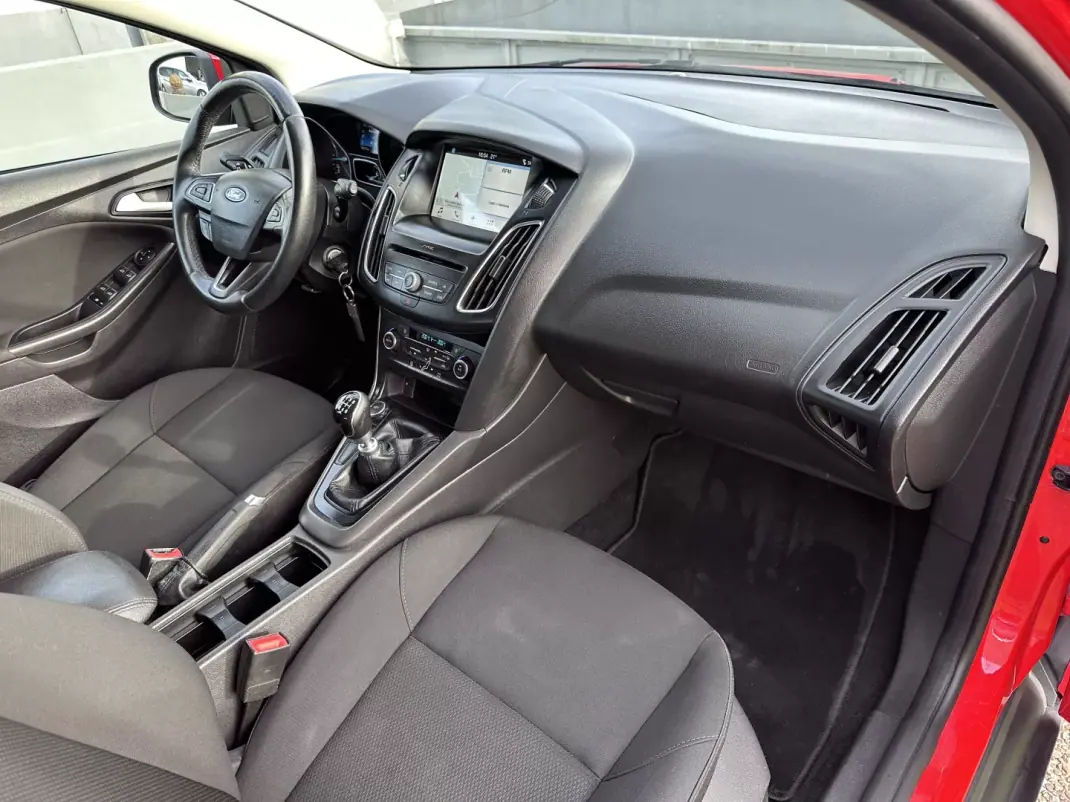 Ford Focus 2017 - 9900 EUR, 190000 km - AUTO.MOTO.pt - 190000km - foto 46 de 50