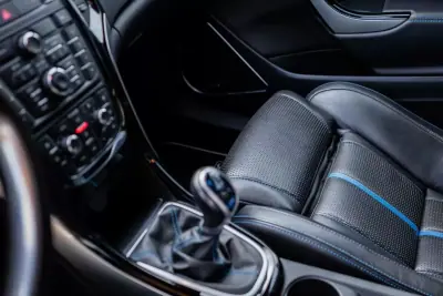 Opel Astra GTC 2013 - 23500 EUR, 109000 km - AUTO.MOTO.pt - 109000km - foto 33 de 47