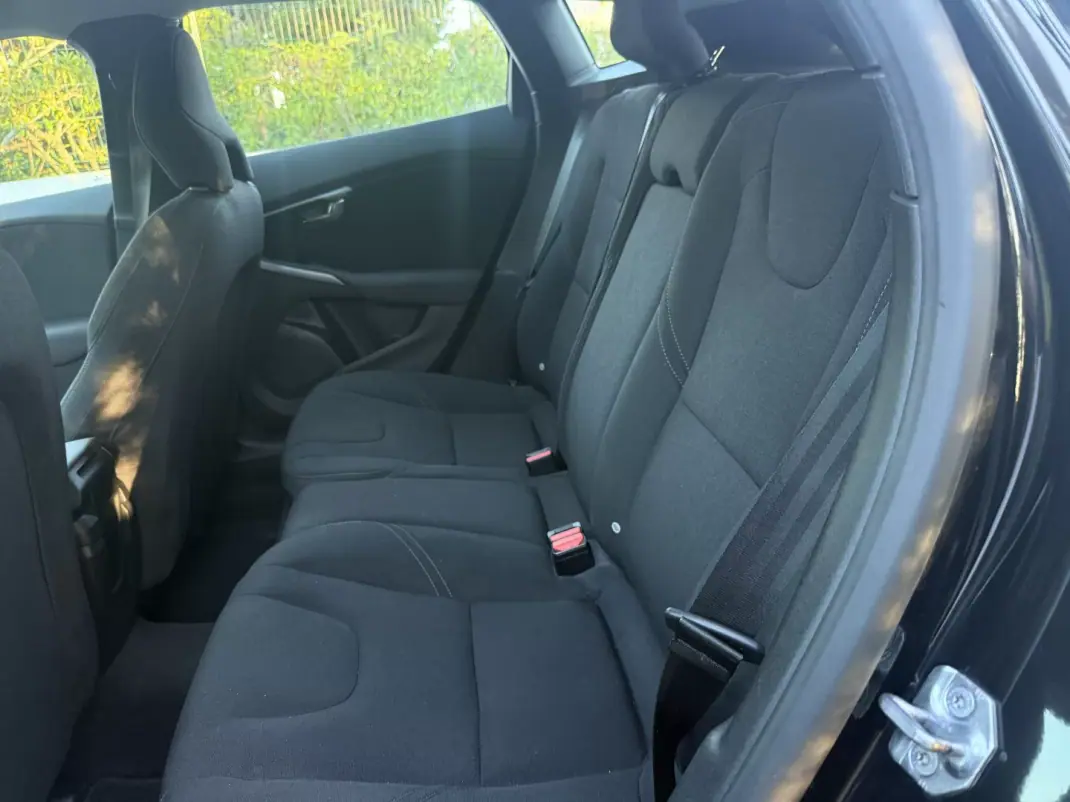 Volvo V40 2017 - 13999 EUR, 80000 km - AUTO.MOTO.pt - 80000km - foto 9 de 13