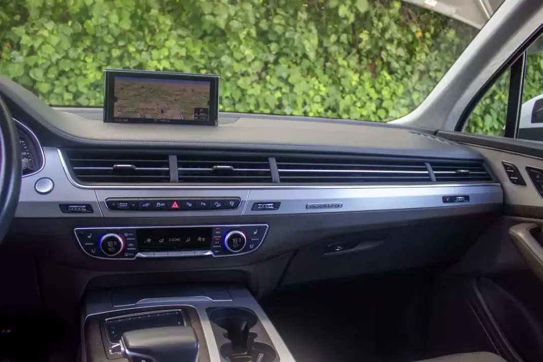 Audi Q7 2017 - 29900 EUR, 199000 km - 199000km - foto 11 de 23