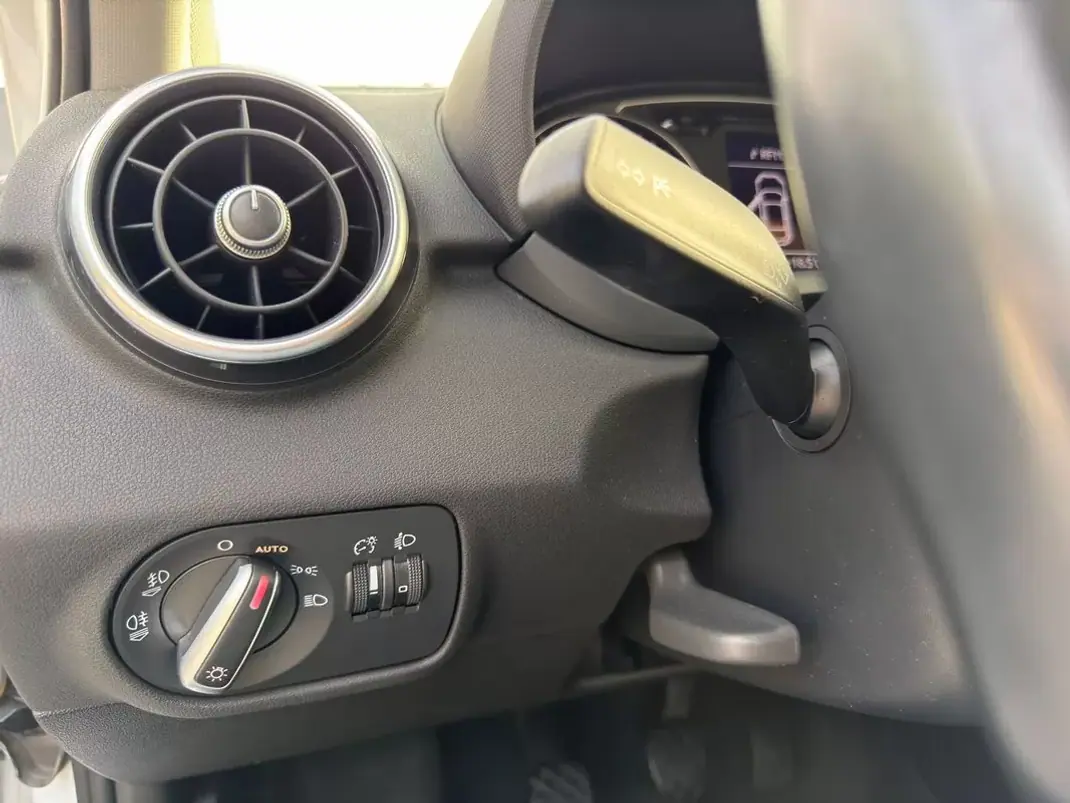Audi A1 2017 - 12900 EUR, 164200 km - 164200km - foto 14 de 22