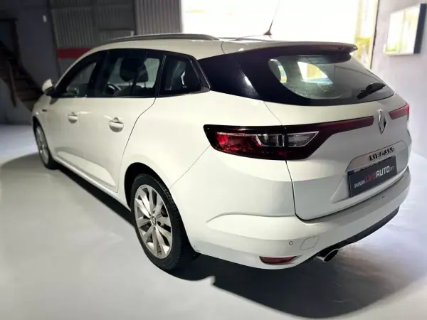 Renault Mégane 2019 - 14250 EUR, 135000 km - AUTO.MOTO.pt - 135000km - foto 3 de 36