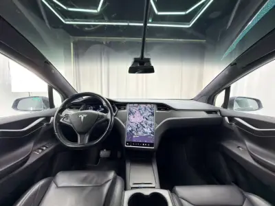 Tesla Model X 2018 - 31999 EUR, 151000 km - AUTO.MOTO.pt - 151000km - foto 11 de 23