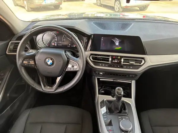 BMW 318 2019 - 21900 EUR, 128000 km - AUTO.MOTO.pt - 128000km - foto 10 de 22