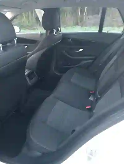 Mercedes-Benz C 220 2015 - 15500 EUR, 286000 km - foto 6 de 11