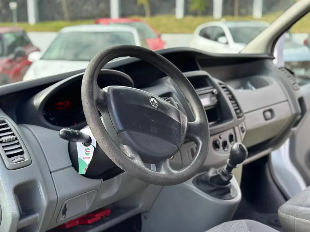 Renault TRAFIC L2H1 125CV 2014 - 16990 EUR, 98646 km - AUTO.MOTO.pt - 98646km - foto 10 de 16