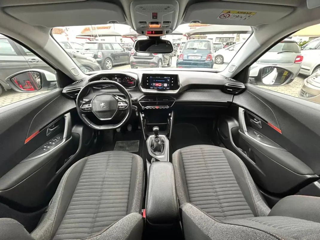 Peugeot 2008 2021 - 15750 EUR, 206114 km - AUTO.MOTO.pt - 206114km - foto 19 de 24