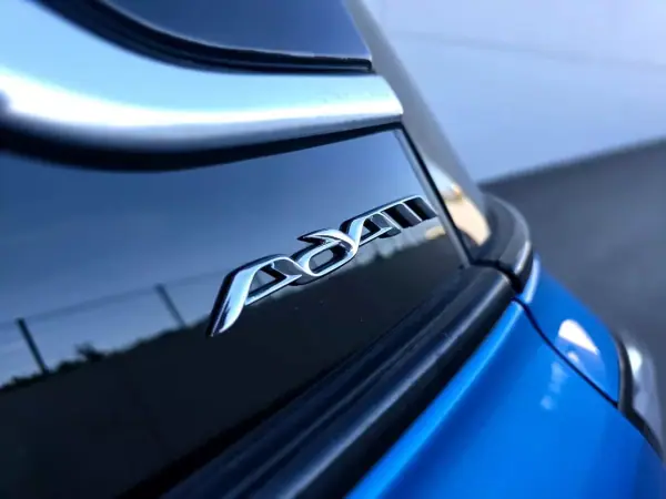 Opel Adam 2019 - 10900 EUR, 38000 km - AUTO.MOTO.pt - 38000km - foto 6 de 36