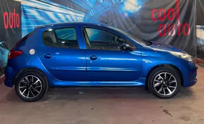 Peugeot 206 2011 - 4999 EUR, 127000 km - AUTO.MOTO.pt - 127000km - foto 4 de 34
