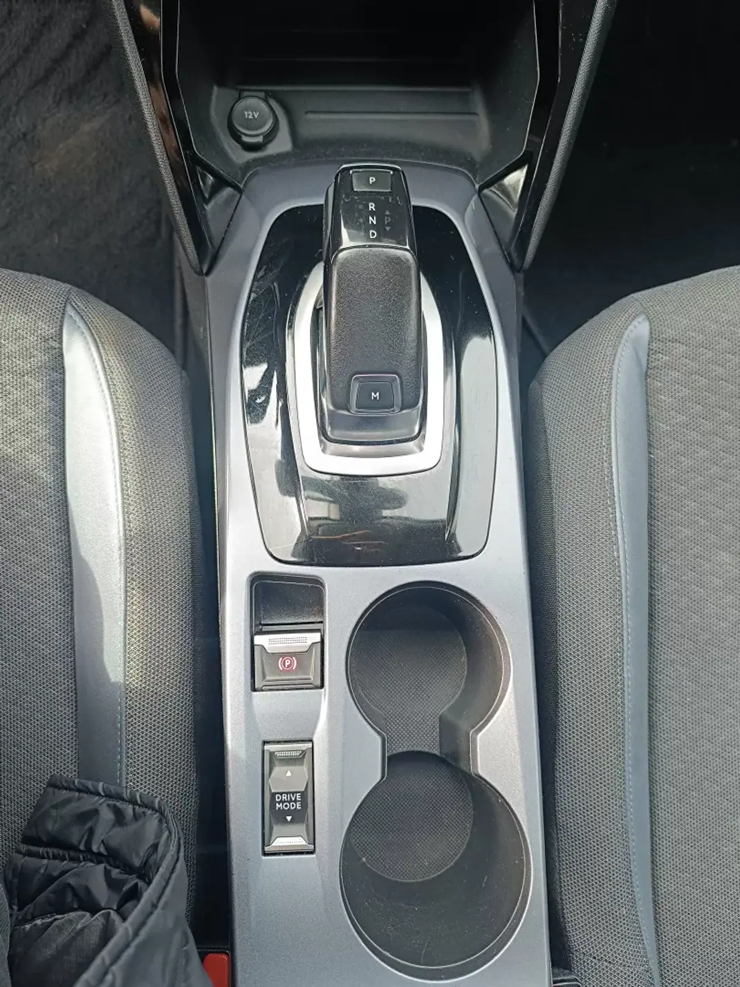 Peugeot 2008 2020 - 15900 EUR, 124990 km - AUTO.MOTO.pt - 124990km - foto 25 de 37