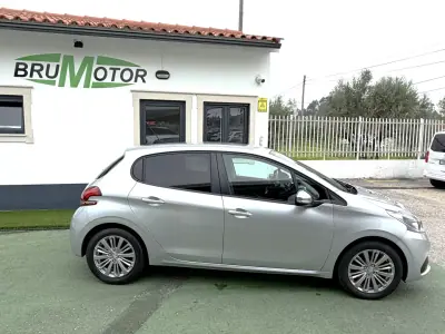 Peugeot 208 2018 — foto 5 de 13