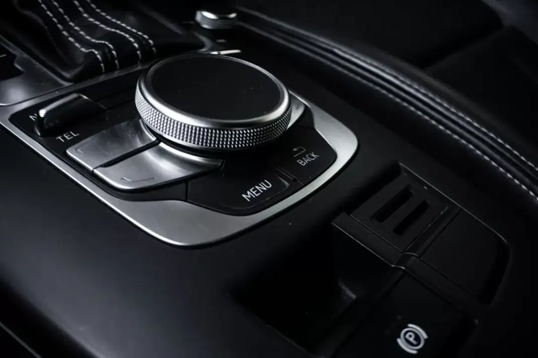 Audi A3 Sportback 2015 - 13490 EUR, 252393 km - AUTO.MOTO.pt - 252393km - foto 17 de 34