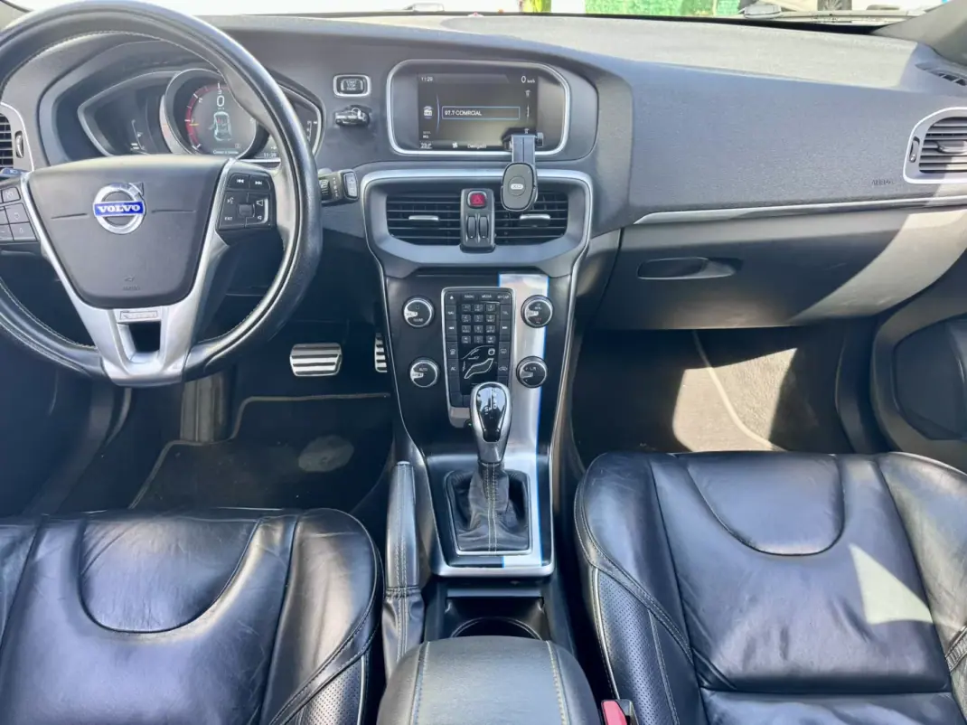 Volvo V40 2014 - 12500 EUR, 191000 km - AUTO.MOTO.pt - 191000km - foto 22 de 25