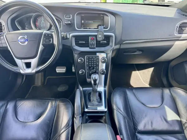 Volvo V40 2014 - 13990 EUR, 191000 km - AUTO.MOTO.pt - 191000km - foto 22 de 25
