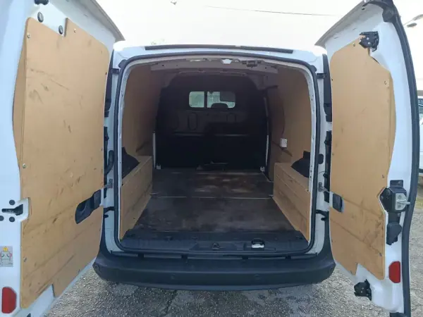 Renault Kangoo 2018 - 10500 EUR, 159000 km - AUTO.MOTO.pt - 159000km - foto 24 de 27