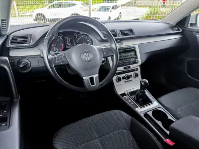 Volkswagen Passat Variant 2013 - 8500 EUR, 239977 km - AUTO.MOTO.pt - 239977km - foto 19 de 25