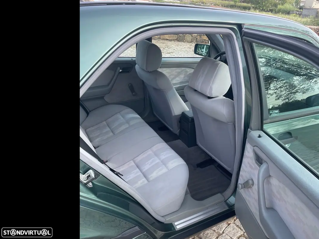 Mercedes-Benz C 220 1994 - 4500 EUR, 160506 km - AUTO.MOTO.pt - 160506km - foto 10 de 15