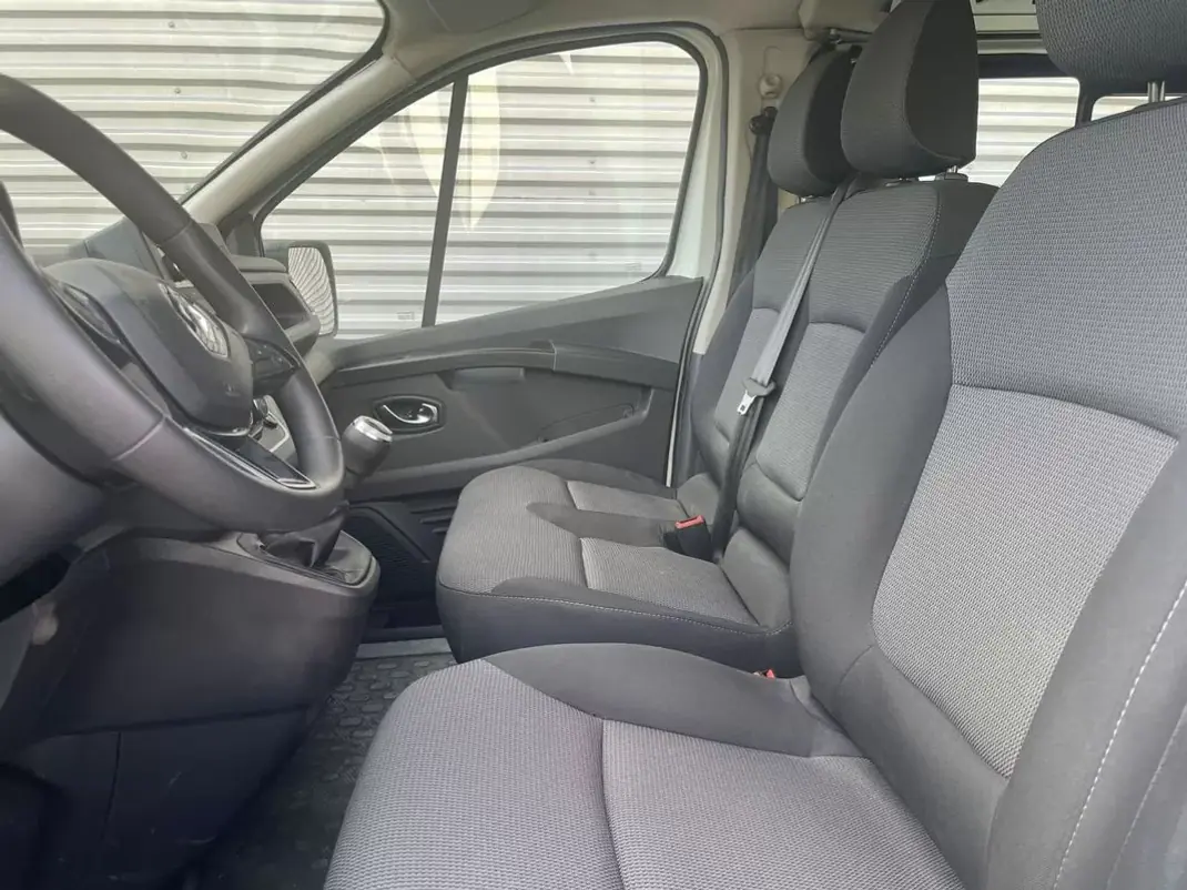 Renault Trafic Trafic III Combi L1H1 3.0t 2023 - 33900 EUR, 4655 km - AUTO.MOTO.pt - 4655km - foto 10 de 24