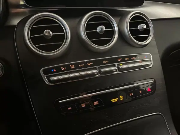 Mercedes-Benz GLC 220 2020 - 39500 EUR, 165000 km - AUTO.MOTO.pt - 165000km - foto 28 de 34