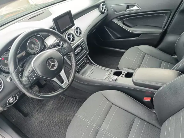 Mercedes-Benz GLA 180 2015 - 22500 EUR, 120000 km - AUTO.MOTO.pt - 120000km - foto 18 de 28