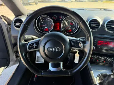 Audi TT Coupé 2006 - 16990 EUR, 77500 km - AUTO.MOTO.pt - 77500km - foto 11 de 19