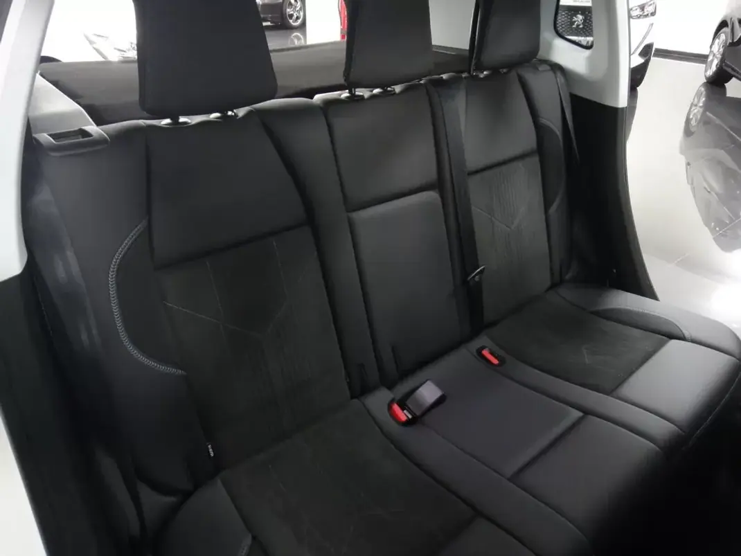 Peugeot 2008 2019 - 11250 EUR, 90000 km - AUTO.MOTO.pt - 90000km - foto 24 de 32