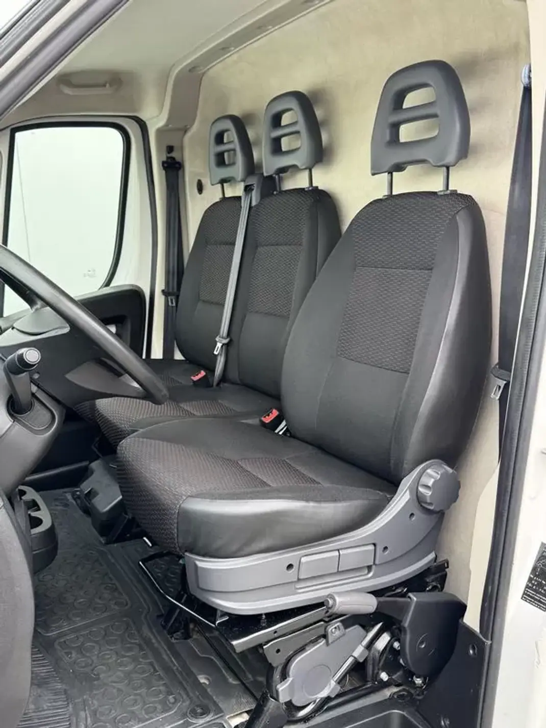 Peugeot 2020 - 16950 EUR, 100000 km - AUTO.MOTO.pt - 100000km - foto 14 de 24