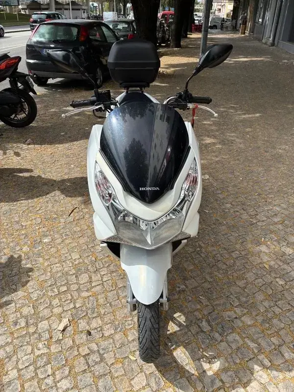 Honda PCX 125 2011 - 1550 EUR, 40268 km - AUTO.MOTO.pt - 40268km - foto 4 de 12