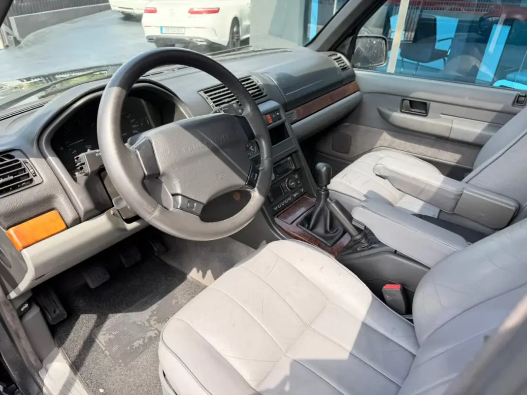 Land Rover Range Rover 1997 - 8900 EUR, 283000 km - AUTO.MOTO.pt - 283000km - foto 8 de 12