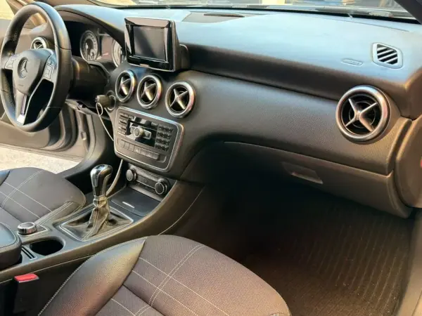 Mercedes-Benz A 200 2013 - 15450 EUR, 157893 km - AUTO.MOTO.pt - 157893km - foto 9 de 17