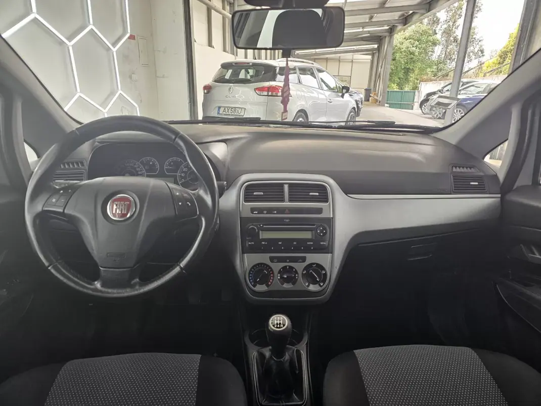 Fiat Grande Punto 2010 - 6000 EUR, 161462 km - AUTO.MOTO.pt - 161462km - foto 32 de 35