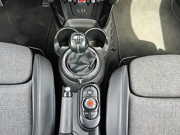 MINI Berlingo 2015 - 18000 EUR, 101200 km - AUTO.MOTO.pt - 101200km - foto 21 de 29