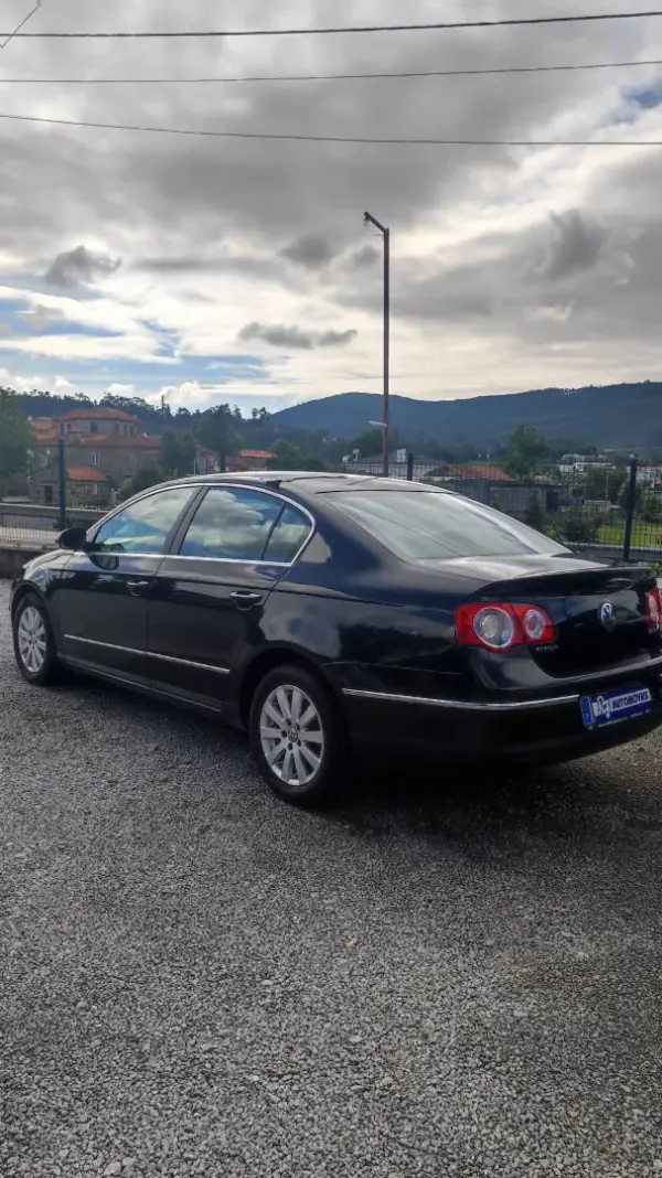 Volkswagen Passat 2006 - 5387 EUR, 457987 km - AUTO.MOTO.pt - 457987km - foto 11 de 11