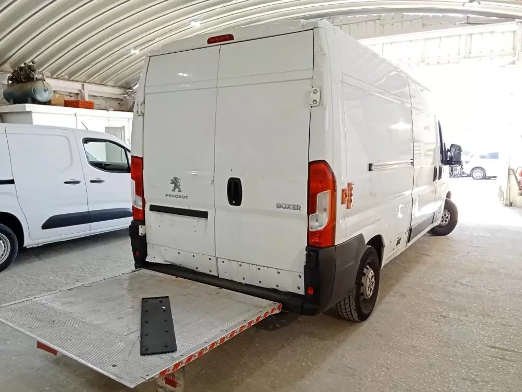 Peugeot 2019 - 16500 EUR, 97246 km - AUTO.MOTO.pt - 97246km - foto 3 de 8