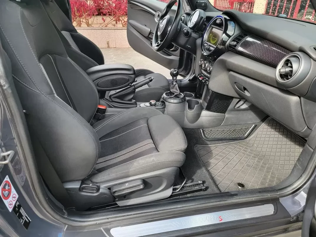 MINI Cooper 2015 - 20990 EUR, 182000 km - AUTO.MOTO.pt - 182000km - foto 24 de 33