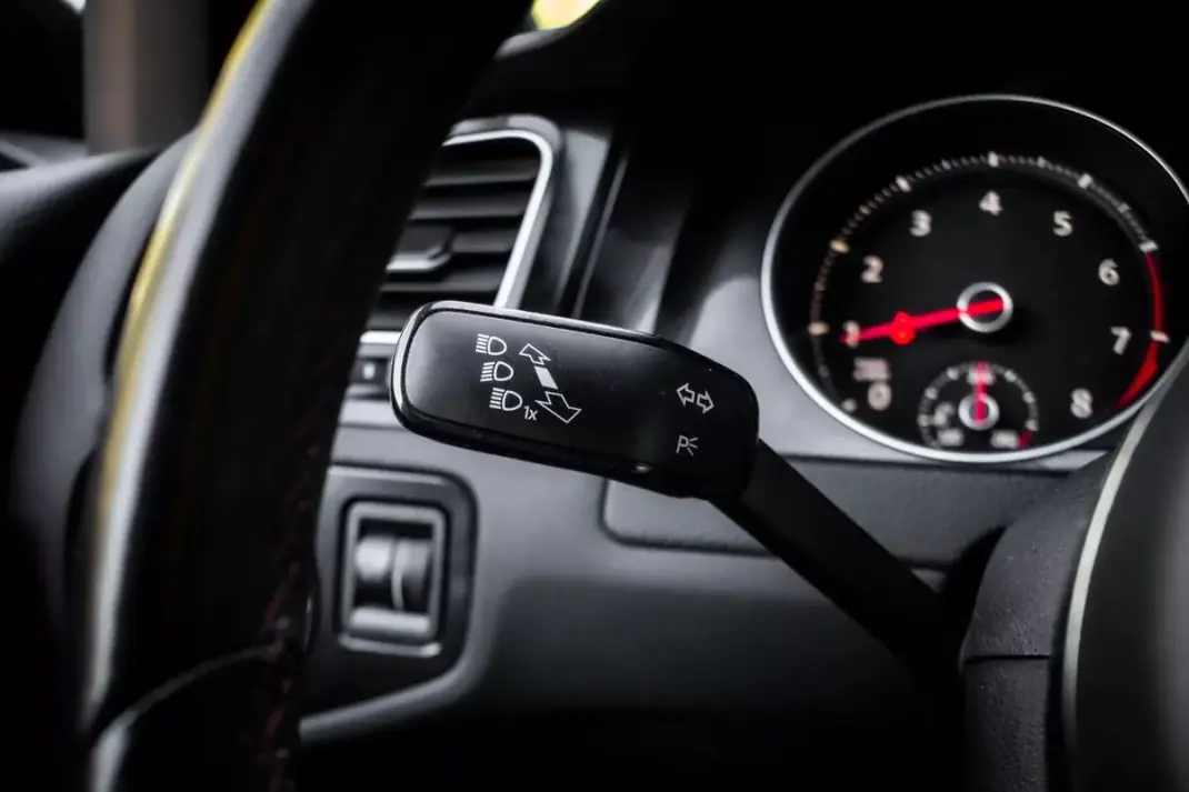 Volkswagen Golf 2015 - 24990 EUR, 83192 km - AUTO.MOTO.pt - 83192km - foto 16 de 45