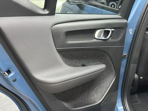 Volvo XC 40 2023 - 39900 EUR, 15000 km - AUTO.MOTO.pt - 15000km - foto 50 de 61