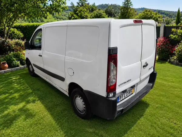 Citroën Jumpy 2010 - 1950 EUR, 424119 km - AUTO.MOTO.pt - 424119km - foto 3 de 9
