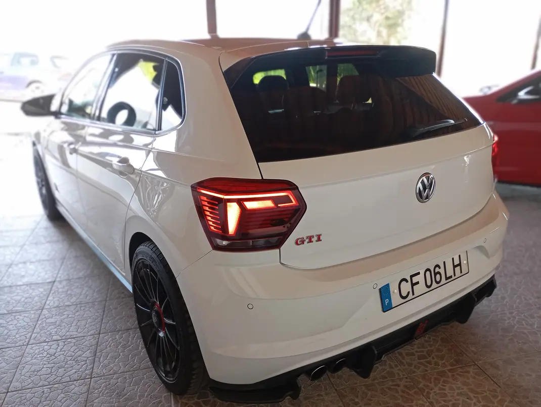 Volkswagen Polo 2018 - 21999 EUR, 176047 km - AUTO.MOTO.pt - 176047km - foto 3 de 13