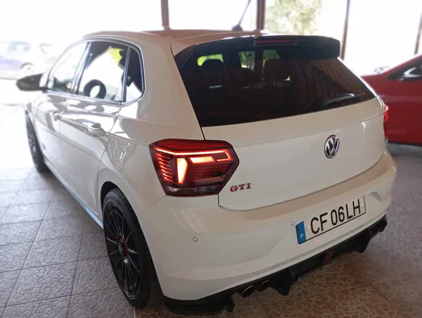 Volkswagen Polo 2018 - 21999 EUR, 176047 km - AUTO.MOTO.pt - 176047km - foto 3 de 13